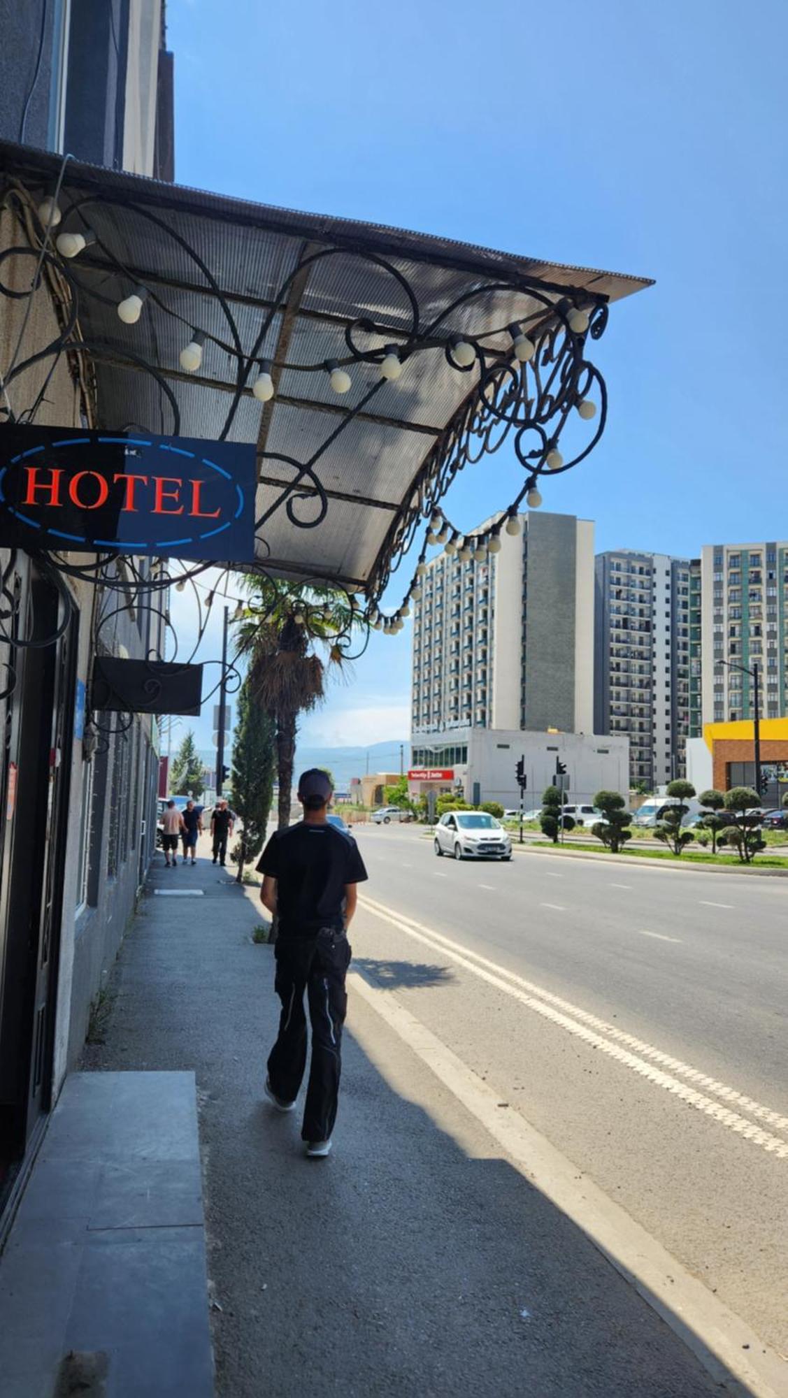 Hotel ,,Mega" Tbilisi Exteriör bild