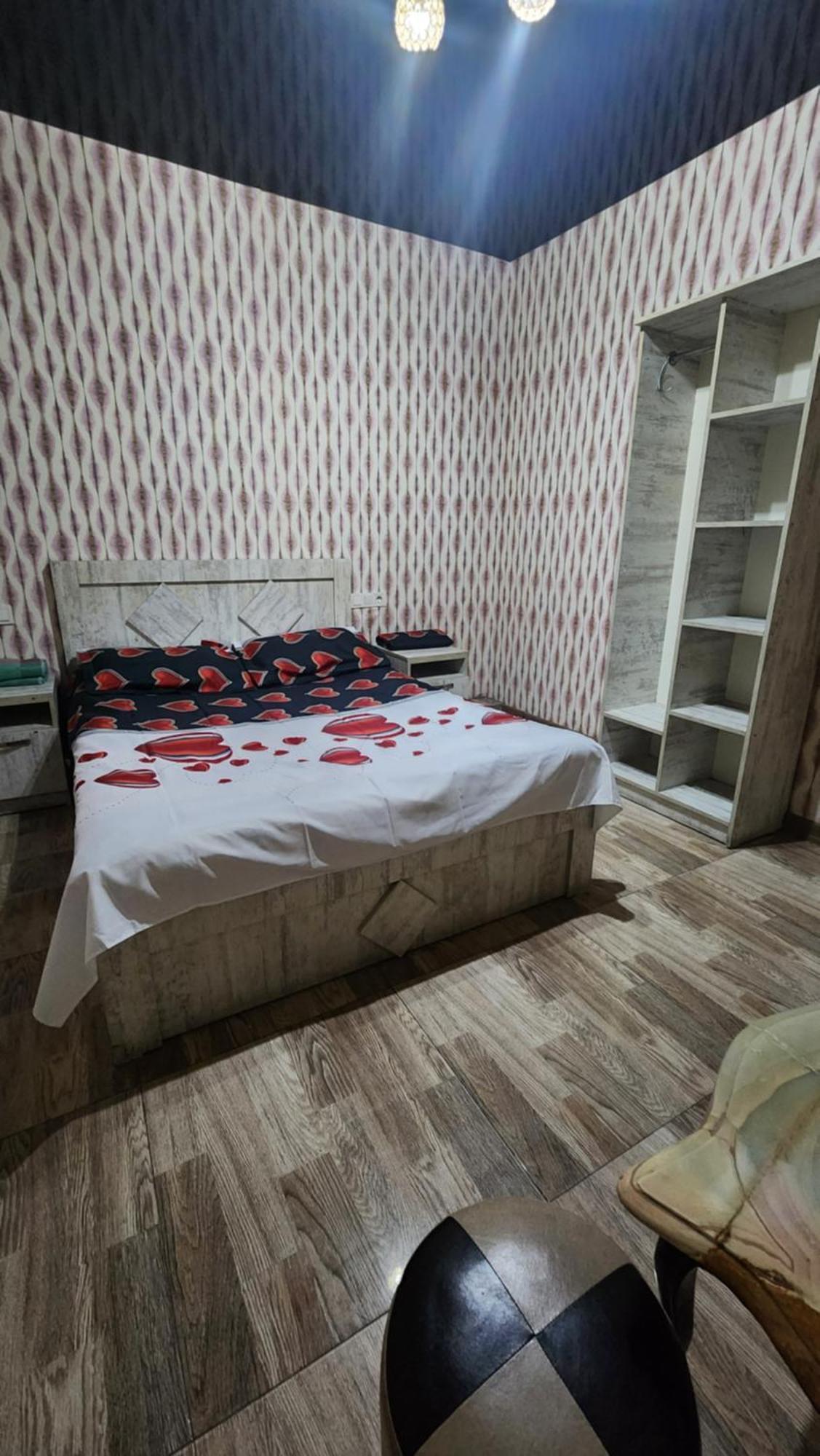Hotel ,,Mega" Tbilisi Exteriör bild