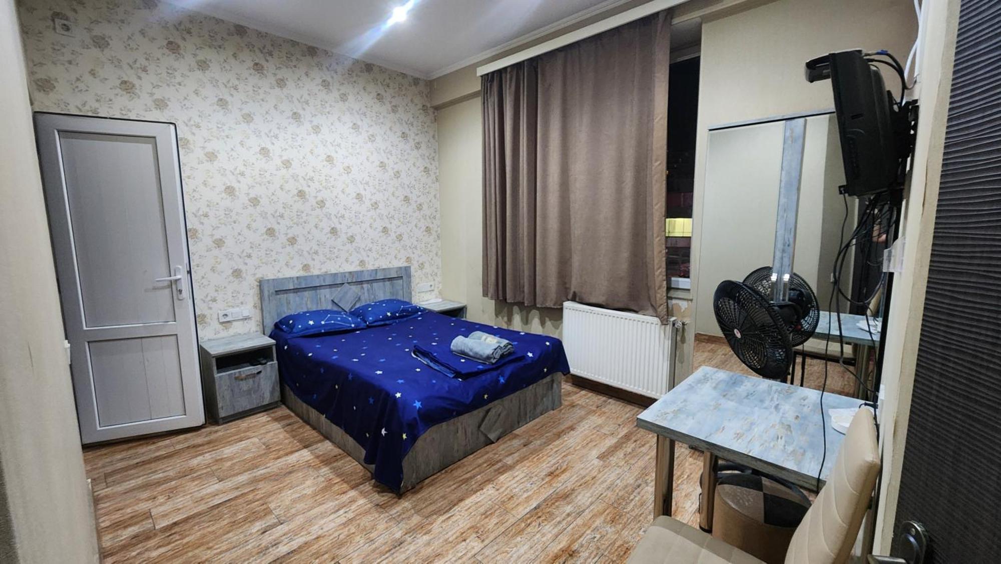 Hotel ,,Mega" Tbilisi Exteriör bild